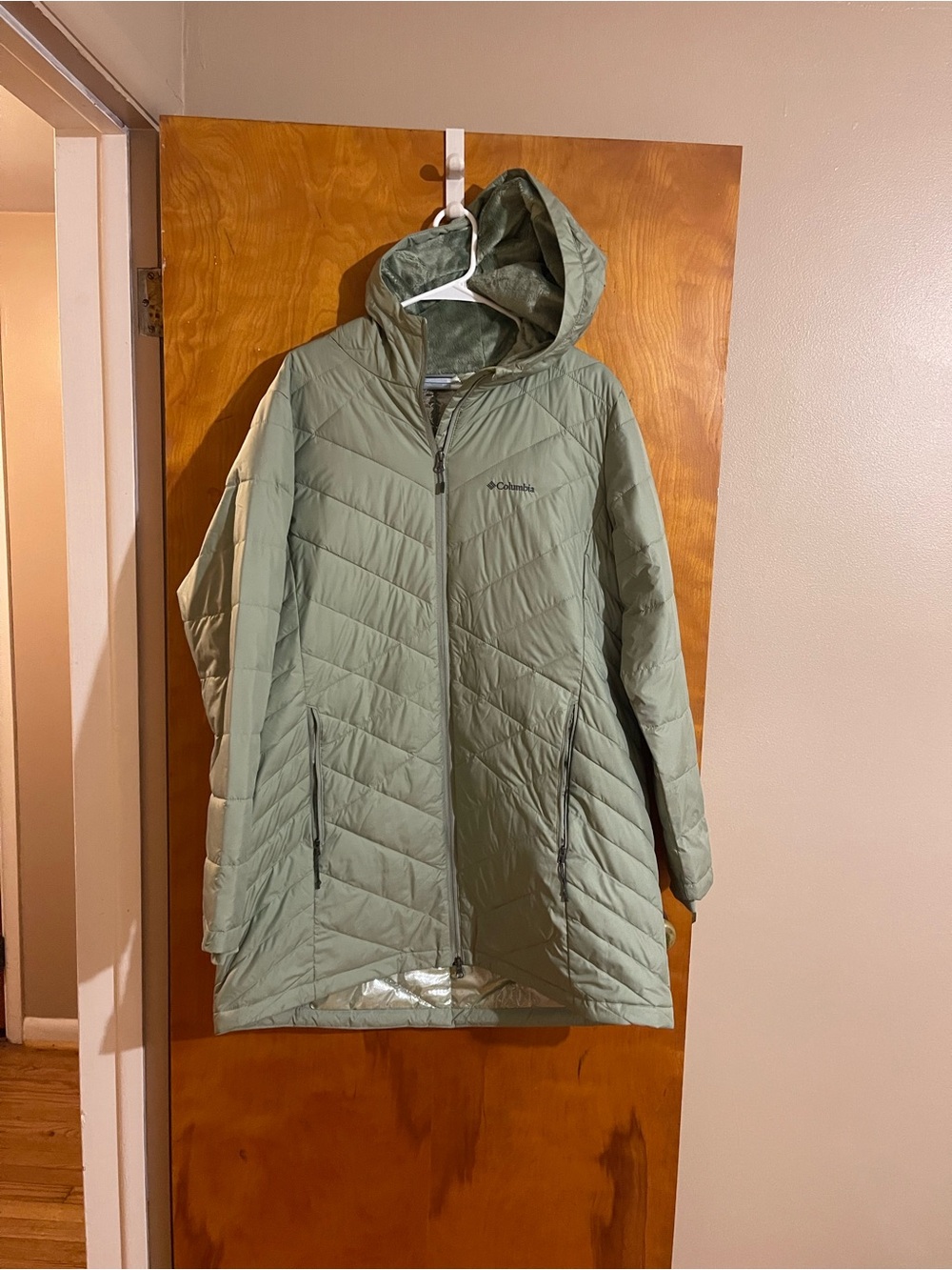 Columbia Women's Sage Green Quilted Hooded Puffer Jacket